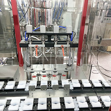 Máy nạp kem bốn vòi tùy chỉnh Đường nạp chu kỳ chất lỏng