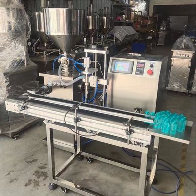 Máy nạp chai dầu gội theo chiều dọc bán tự động với máy vận chuyển